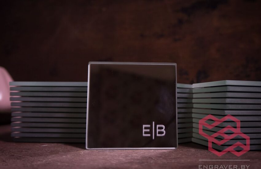 Зеркальные магниты - бонбоньерки на свадьбу.