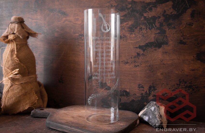 ваза для цветов коллеге с гравировкой